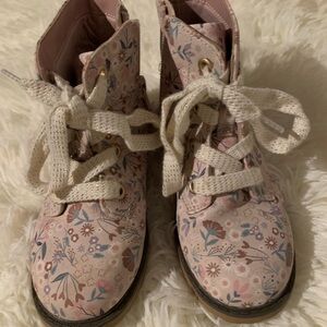 Girls Floral Bootie with glimmer shoestrings Size 11